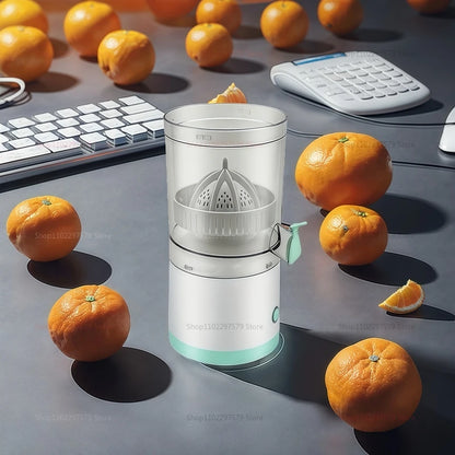 Portable Juice Maker – Enjoy pure fruit flavour on the go.