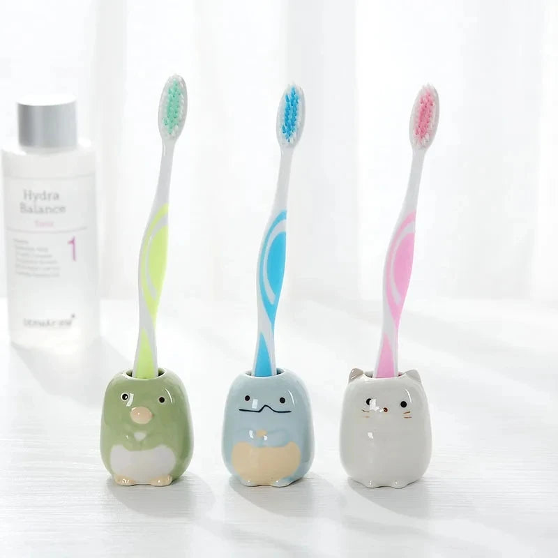Bonito soporte de cerámica para cepillos de dientes y organizador de maquillaje para el hogar. 